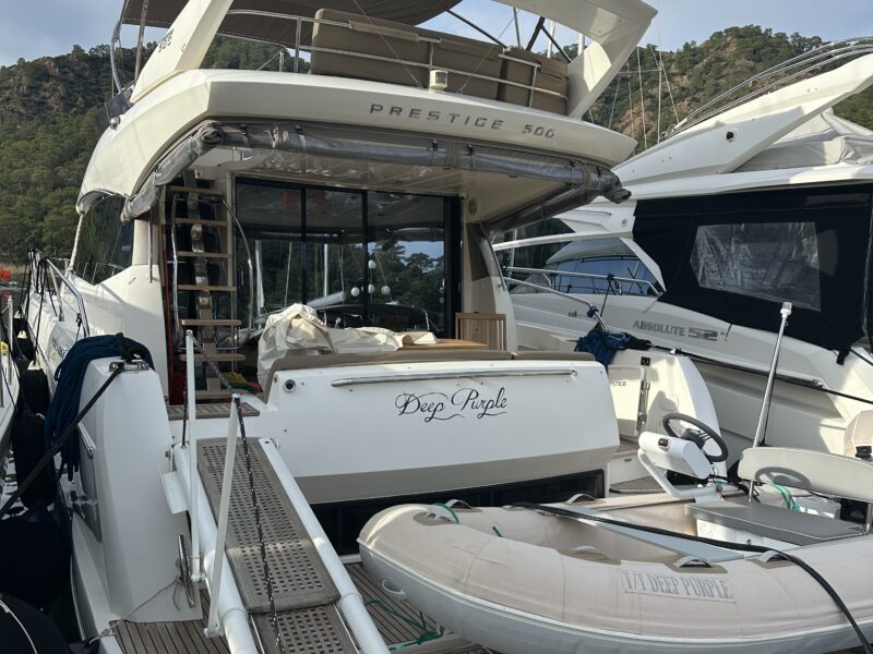 Prestige 500 Fly – Göcek’te 3 Kabinli Motoryat Konaklaması
