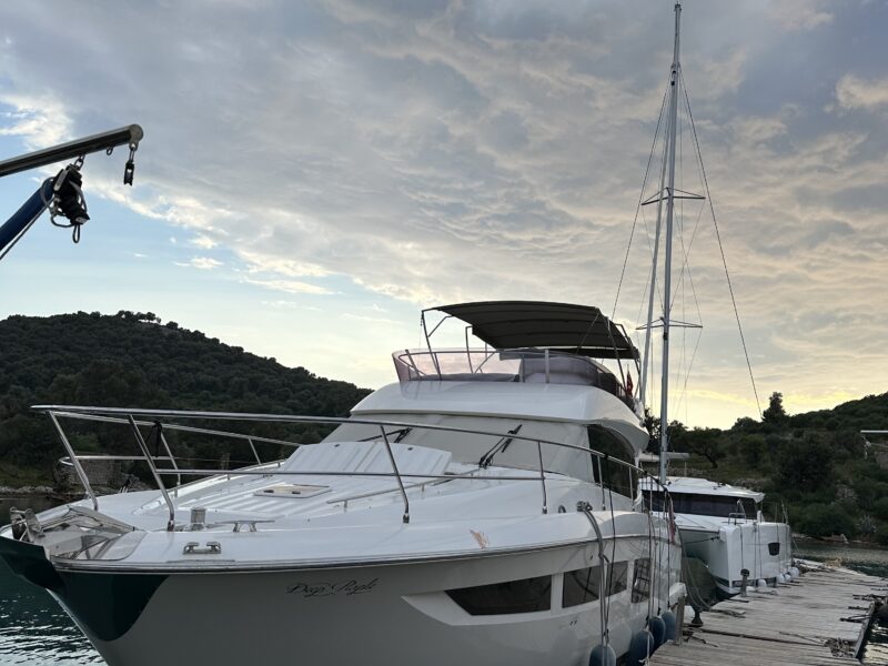 Prestige 500 Fly – Göcek’te 3 Kabinli Motoryat Konaklaması