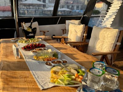 Ayvansaray’da 24 Metre Motoryatta Konaklama
